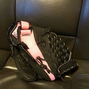 Softball glove